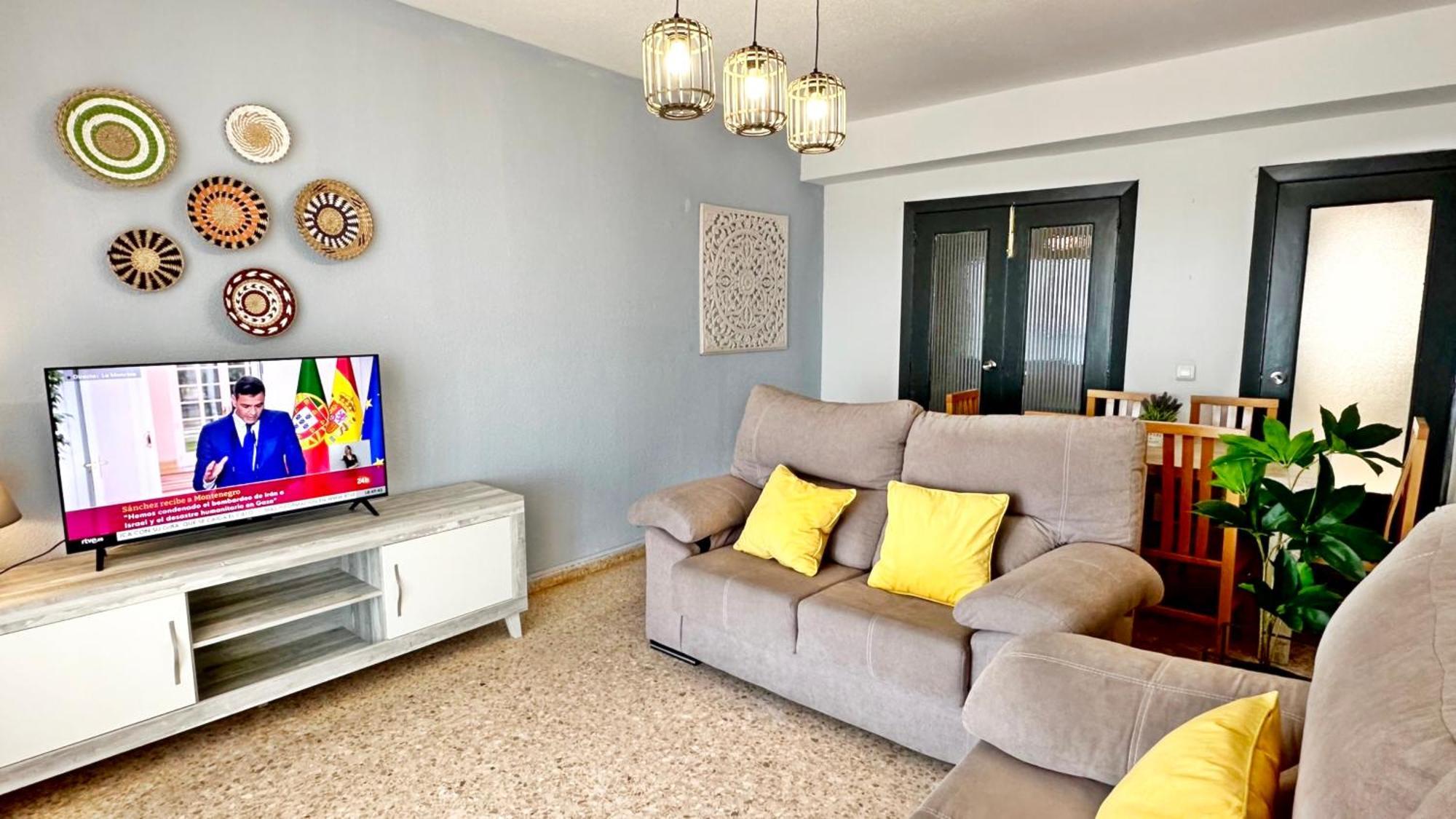 Neptuno Gandia Primera Linea - Alquiler Familias Apartment *